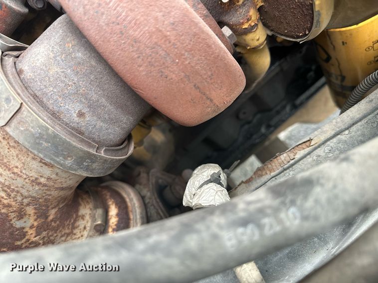 image for item MQ9297 2006 Peterbilt 335  car carrier truck