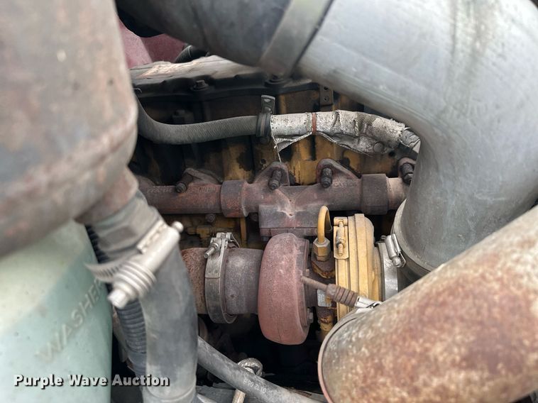 image for item MQ9297 2006 Peterbilt 335  car carrier truck