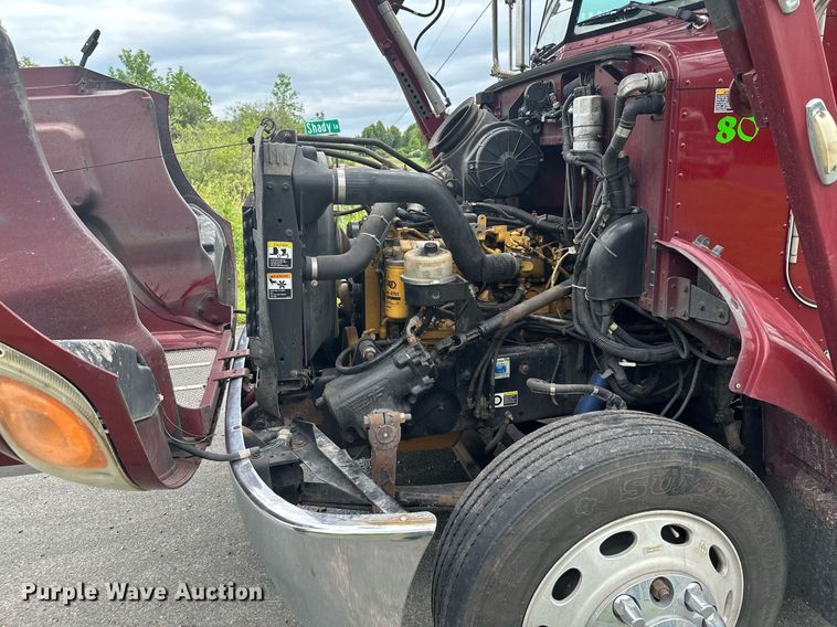 image for item MQ9297 2006 Peterbilt 335  car carrier truck