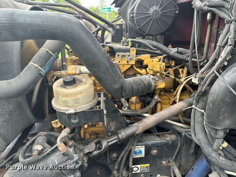 image for item MQ9297 2006 Peterbilt 335  car carrier truck