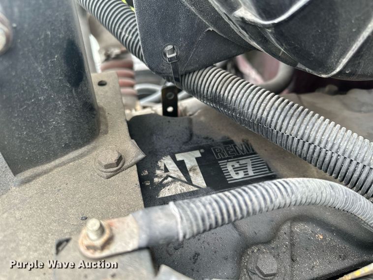 image for item MQ9297 2006 Peterbilt 335  car carrier truck