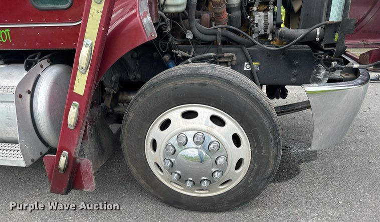 image for item MQ9297 2006 Peterbilt 335  car carrier truck