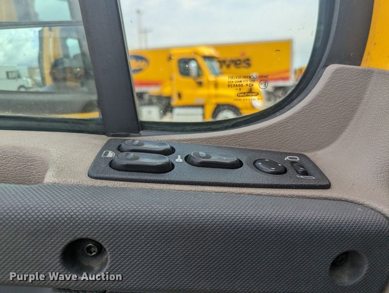 image for item MY9447 2016 Freightliner Cascadia 125  semi truck