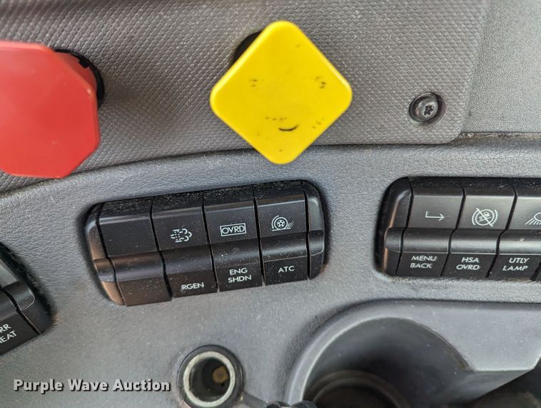 image for item MY9447 2016 Freightliner Cascadia 125  semi truck