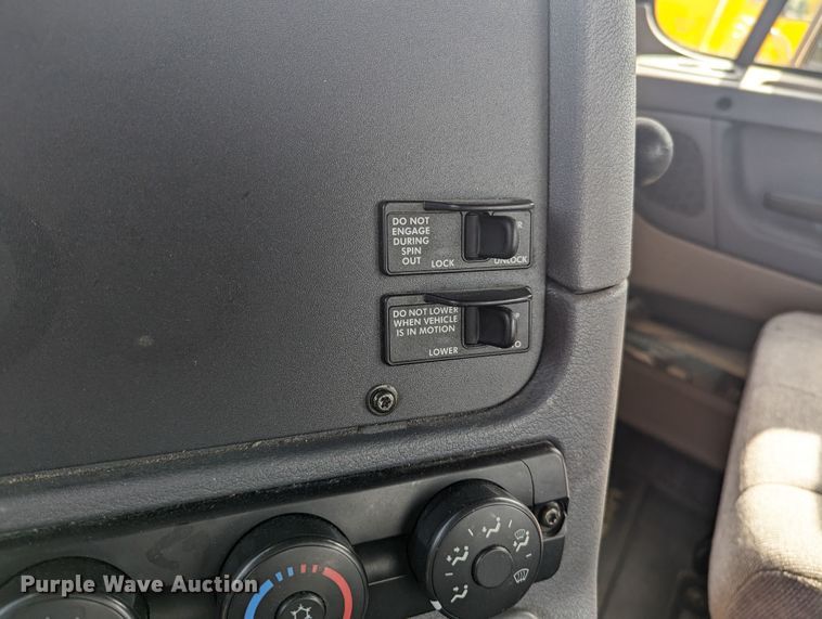 image for item MY9447 2016 Freightliner Cascadia 125  semi truck