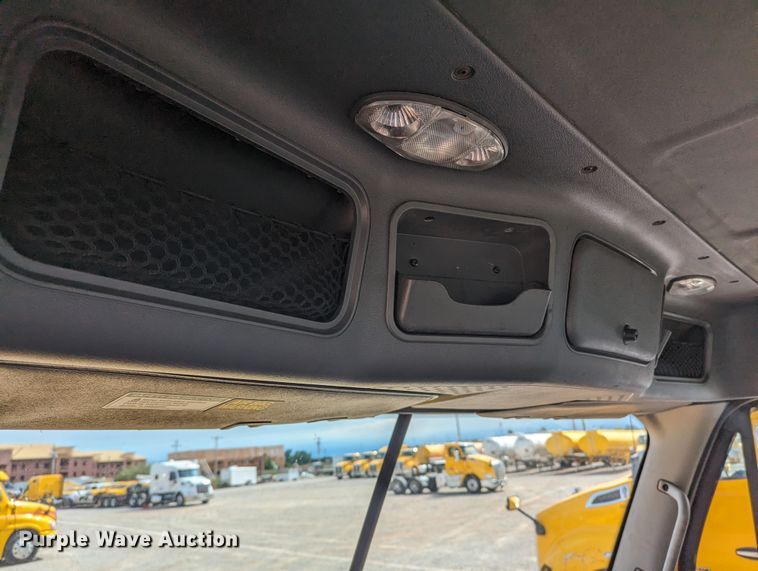 image for item MY9447 2016 Freightliner Cascadia 125  semi truck