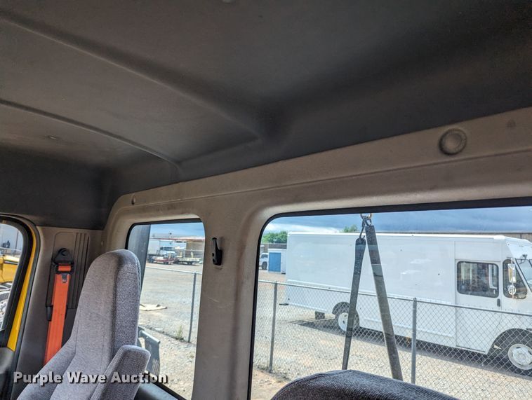 image for item MY9447 2016 Freightliner Cascadia 125  semi truck