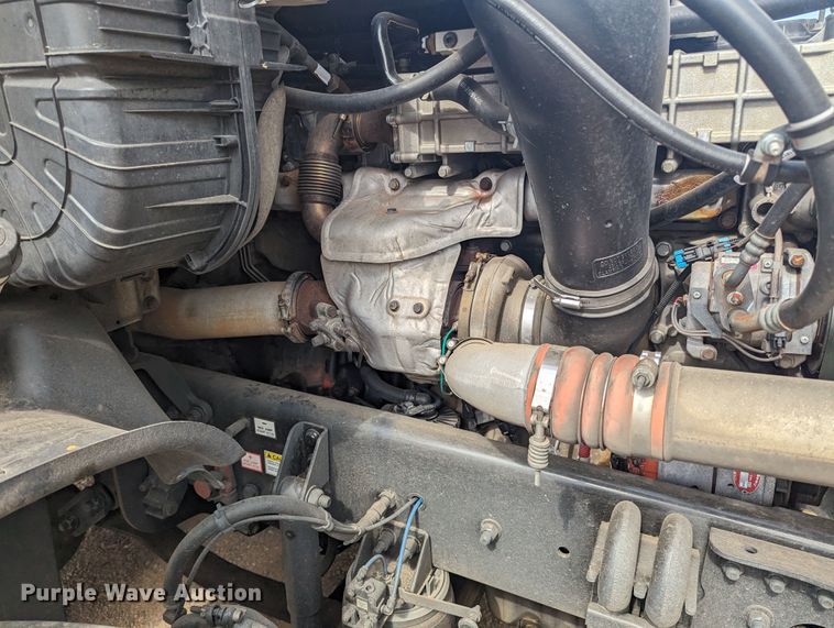 image for item MY9447 2016 Freightliner Cascadia 125  semi truck