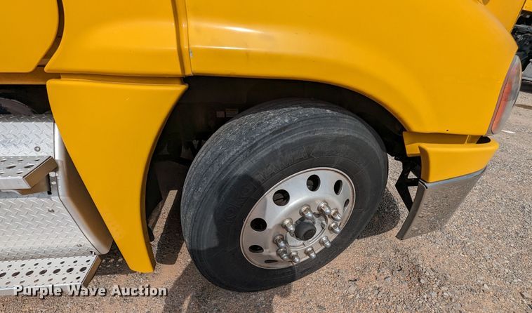 image for item MY9447 2016 Freightliner Cascadia 125  semi truck