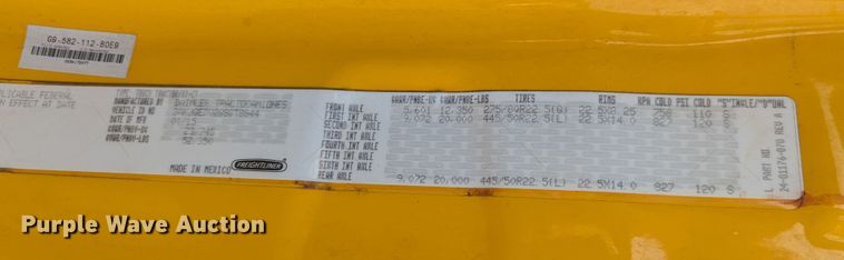 image for item MY9447 2016 Freightliner Cascadia 125  semi truck