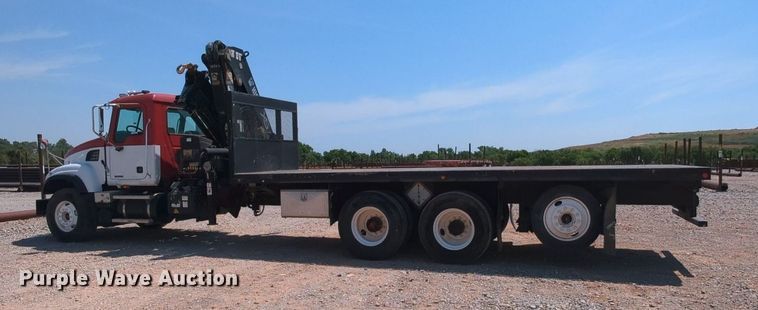 image for item MY9812 2007 Mack CV713  crane truck