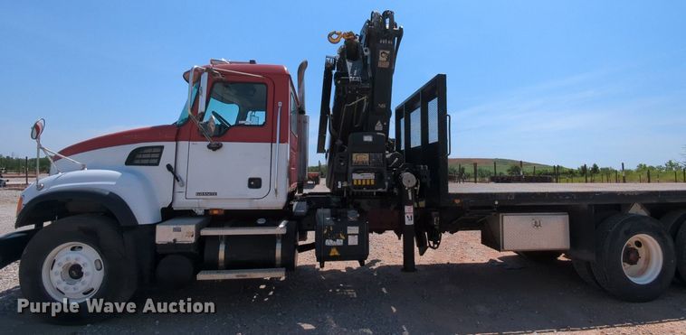 image for item MY9812 2007 Mack CV713  crane truck