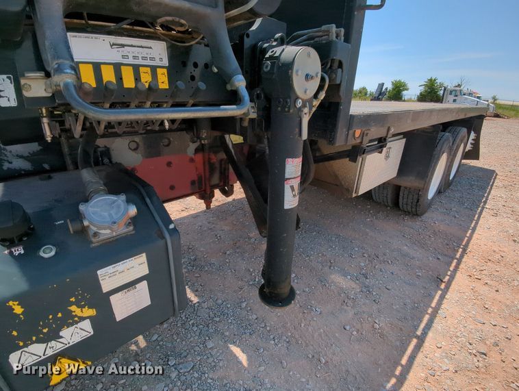 image for item MY9812 2007 Mack CV713  crane truck