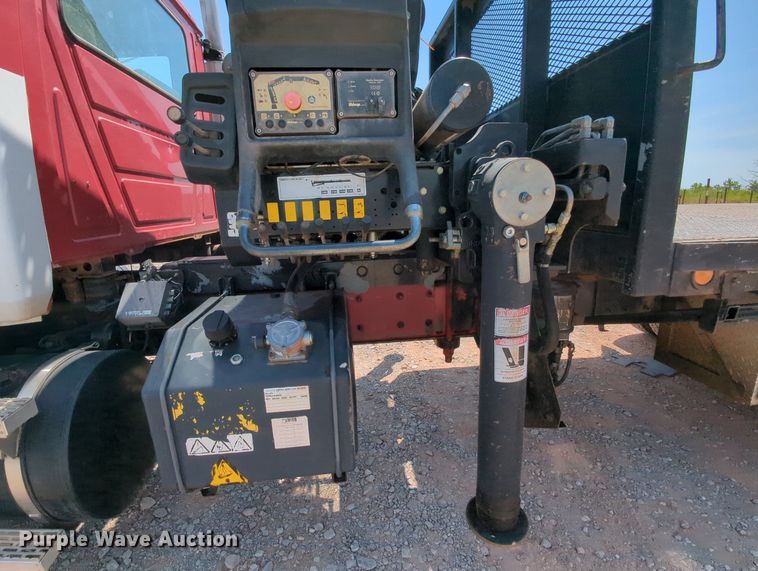 image for item MY9812 2007 Mack CV713  crane truck