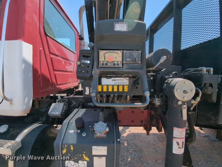 image for item MY9812 2007 Mack CV713  crane truck