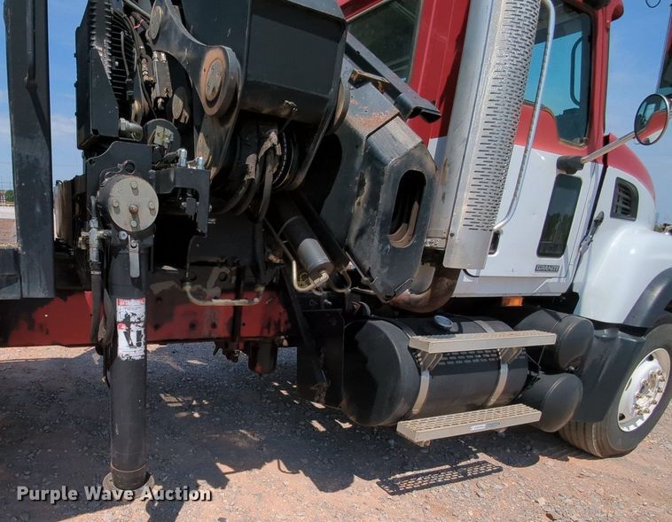 image for item MY9812 2007 Mack CV713  crane truck