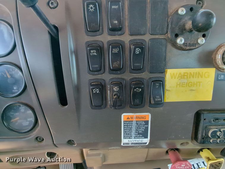 image for item MY9812 2007 Mack CV713  crane truck