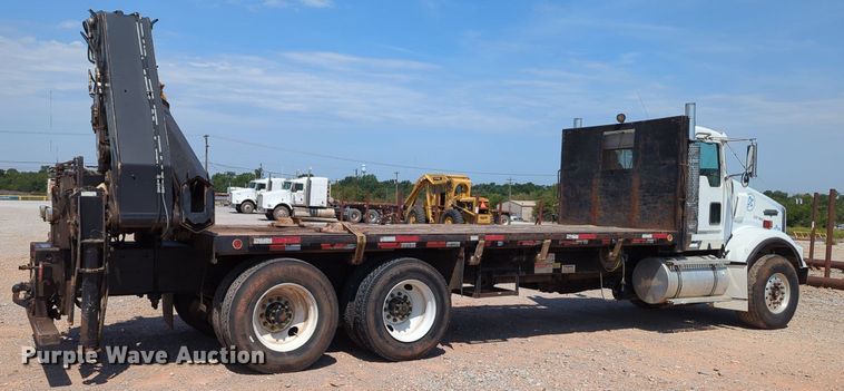 image for item MY9813 2006 Kenworth T800  crane truck