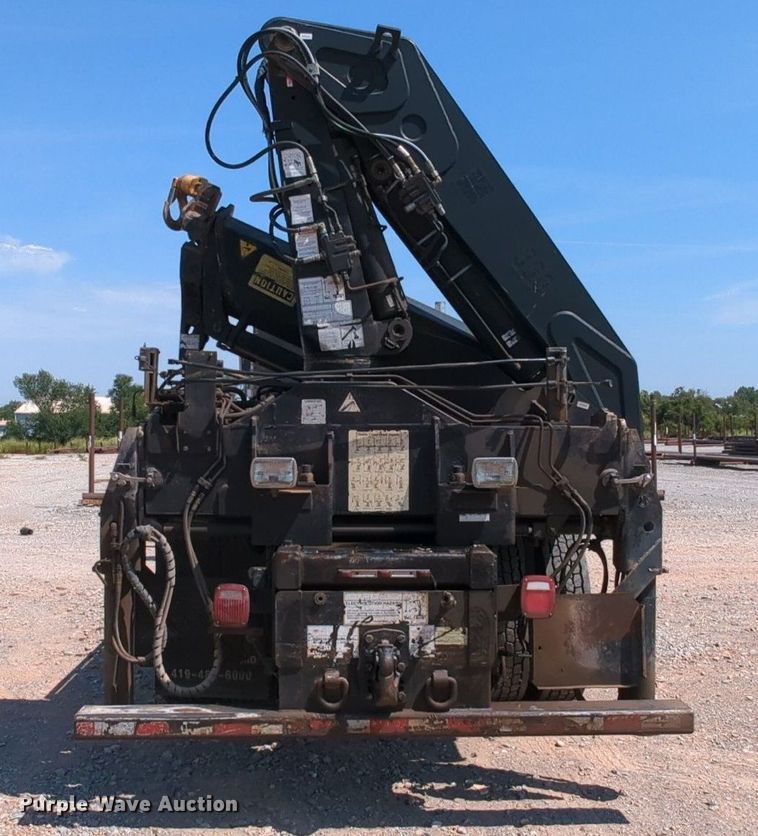 image for item MY9813 2006 Kenworth T800  crane truck