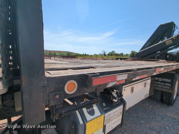 image for item MY9813 2006 Kenworth T800  crane truck