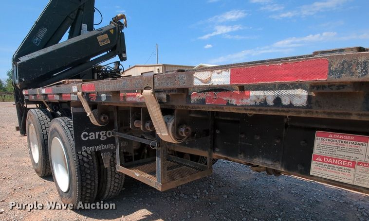 image for item MY9813 2006 Kenworth T800  crane truck