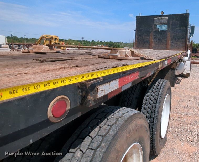 image for item MY9813 2006 Kenworth T800  crane truck