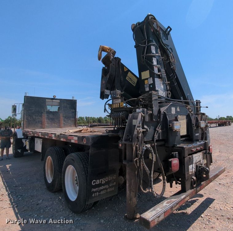 image for item MY9813 2006 Kenworth T800  crane truck