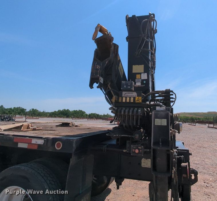 image for item MY9813 2006 Kenworth T800  crane truck