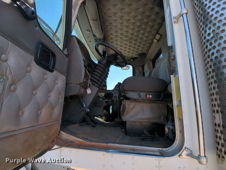 image for item MY9813 2006 Kenworth T800  crane truck