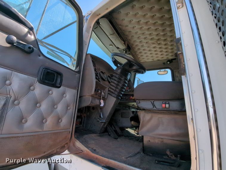 image for item MY9813 2006 Kenworth T800  crane truck