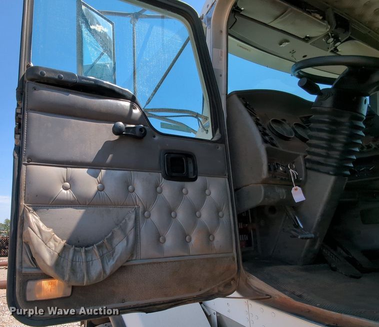 image for item MY9813 2006 Kenworth T800  crane truck