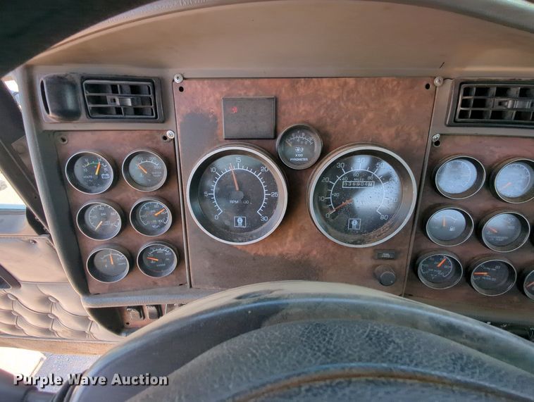 image for item MY9813 2006 Kenworth T800  crane truck