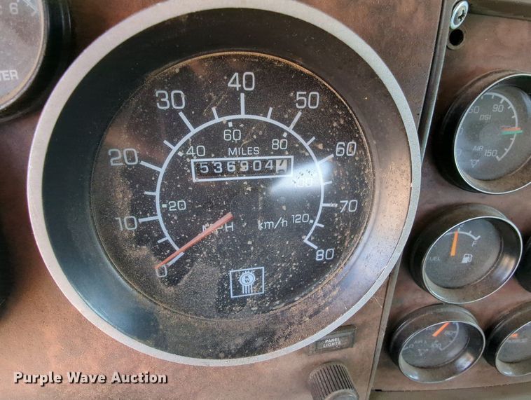 image for item MY9813 2006 Kenworth T800  crane truck