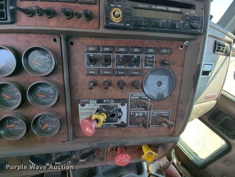 image for item MY9813 2006 Kenworth T800  crane truck