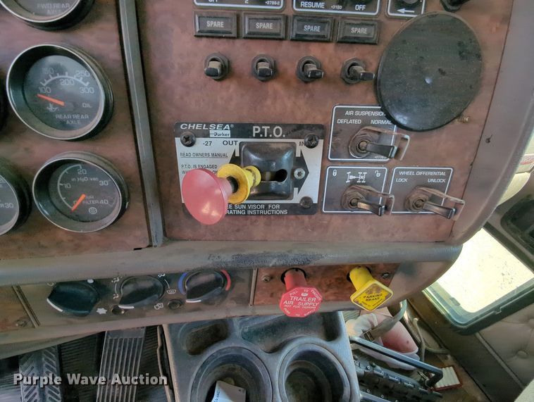 image for item MY9813 2006 Kenworth T800  crane truck