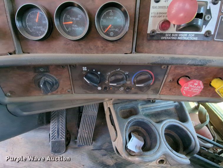 image for item MY9813 2006 Kenworth T800  crane truck