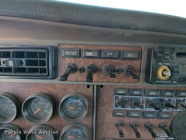 image for item MY9813 2006 Kenworth T800  crane truck