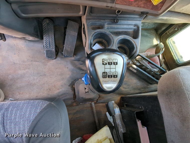 image for item MY9813 2006 Kenworth T800  crane truck