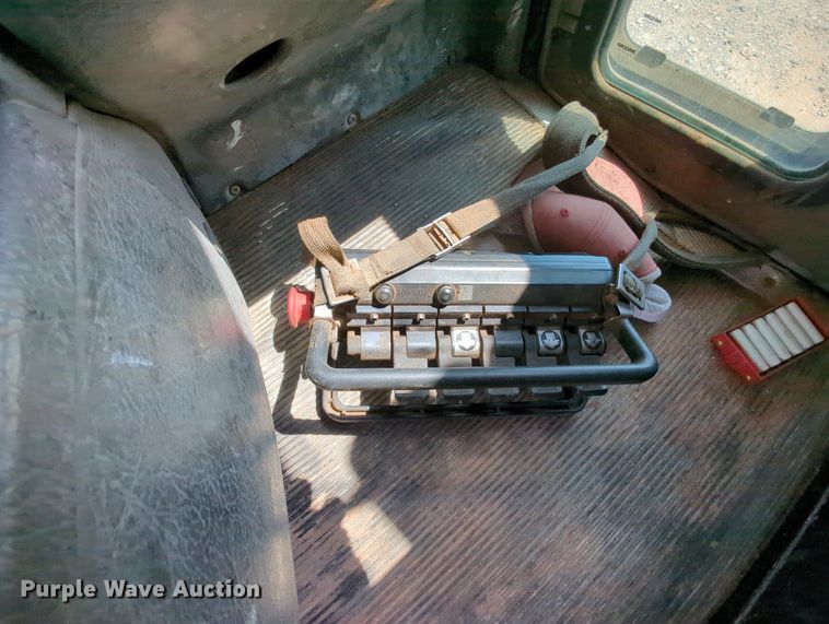 image for item MY9813 2006 Kenworth T800  crane truck