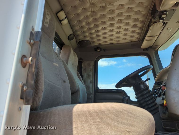 image for item MY9813 2006 Kenworth T800  crane truck