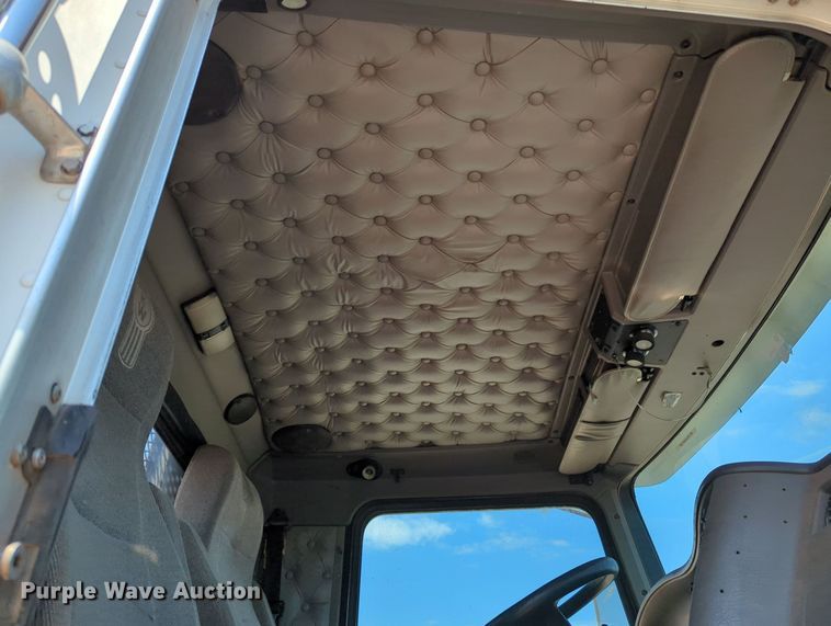 image for item MY9813 2006 Kenworth T800  crane truck