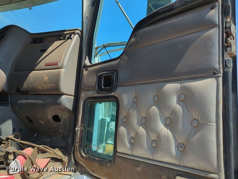 image for item MY9813 2006 Kenworth T800  crane truck