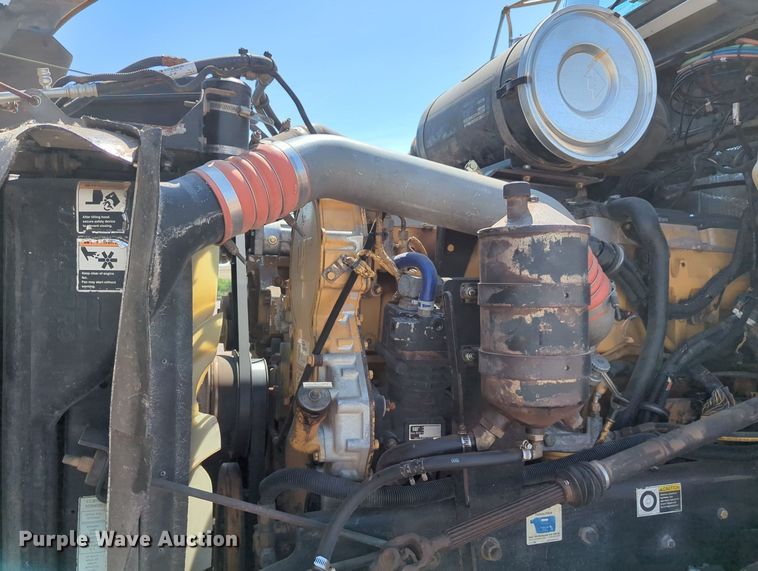 image for item MY9813 2006 Kenworth T800  crane truck