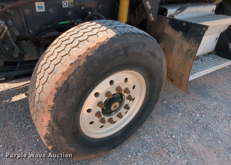 image for item MY9813 2006 Kenworth T800  crane truck