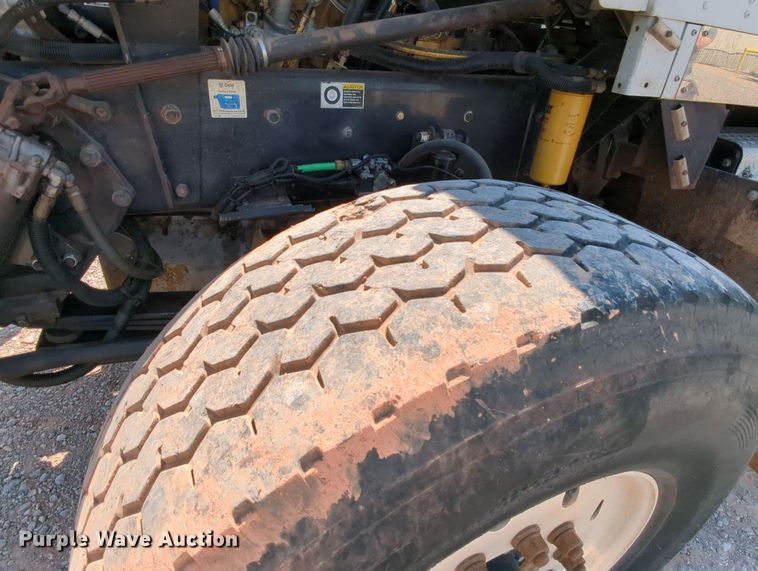 image for item MY9813 2006 Kenworth T800  crane truck