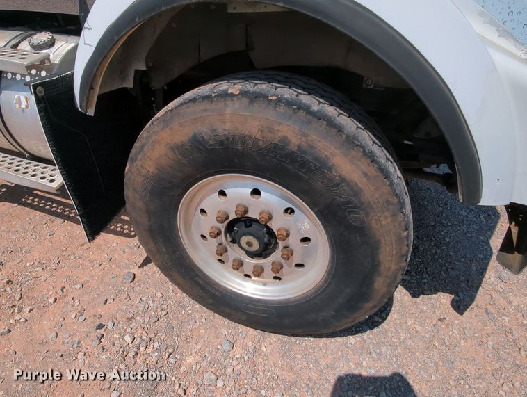 image for item MY9813 2006 Kenworth T800  crane truck