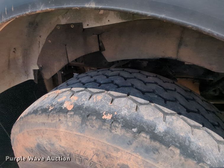 image for item MY9813 2006 Kenworth T800  crane truck