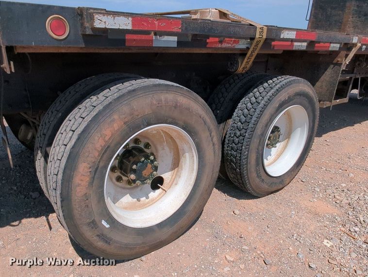 image for item MY9813 2006 Kenworth T800  crane truck