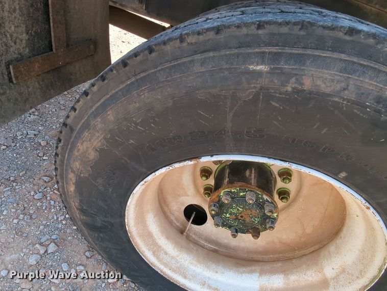 image for item MY9813 2006 Kenworth T800  crane truck