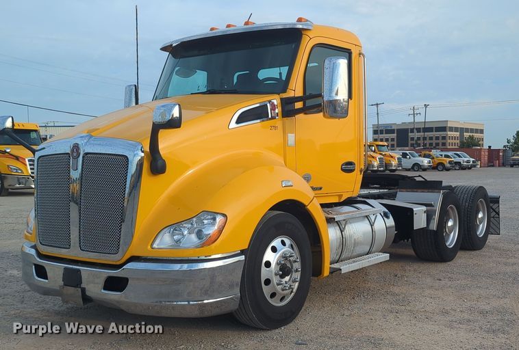 image for item MY9816 2020 Kenworth T680  semi truck